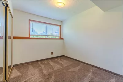 975 SW Florence Ct, Gresham, OR 97080 - Photo 32