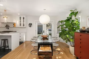 704 NE Hazelfern Pl, Portland, OR 97232 - Photo 8