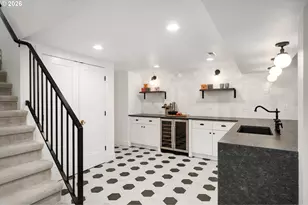 704 NE Hazelfern Pl, Portland, OR 97232 - Photo 32