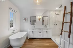 704 NE Hazelfern Pl, Portland, OR 97232 - Photo 24