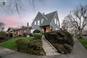 704 NE Hazelfern Pl, Portland, OR 97232 - Photo 2