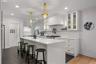 704 NE Hazelfern Pl, Portland, OR 97232 - Photo 10