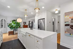 704 NE Hazelfern Pl, Portland, OR 97232 - Photo 12