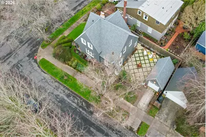 704 NE Hazelfern Pl, Portland, OR 97232 - Photo 46