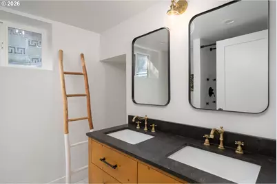 704 NE Hazelfern Pl, Portland, OR 97232 - Photo 38