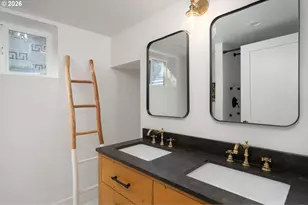 704 NE Hazelfern Pl, Portland, OR 97232 - Photo 38