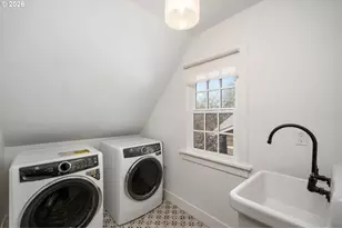 704 NE Hazelfern Pl, Portland, OR 97232 - Photo 30