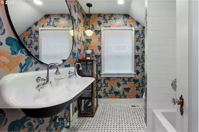 704 NE Hazelfern Pl, Portland, OR 97232 - Photo 16