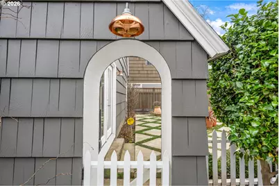 704 NE Hazelfern Pl, Portland, OR 97232 - Photo 42