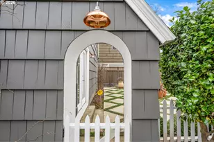 704 NE Hazelfern Pl, Portland, OR 97232 - Photo 42