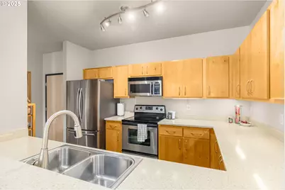 1125 NW 9th Ave #418, Portland, OR 97209 - Photo 16