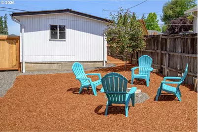 253 E 7th St, Lafayette, OR 97127 - Photo 30