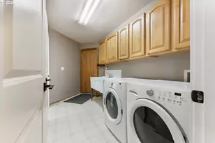 1211 Napa Creek Dr, Eugene, OR 97404 - Photo 14