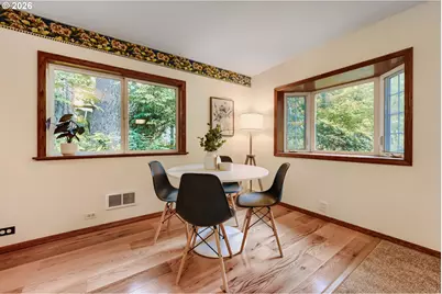 3740 SW Comus St, Portland, OR 97219 - Photo 8