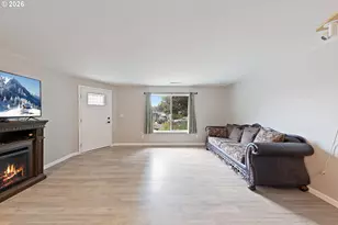 422 E 5th St, Lafayette, OR 97127 - Photo 4