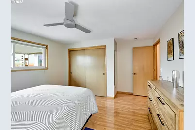 1944 Santiam Dr, Woodburn, OR 97071 - Photo 16