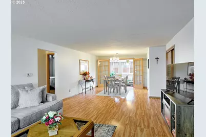 1944 Santiam Dr, Woodburn, OR 97071 - Photo 6