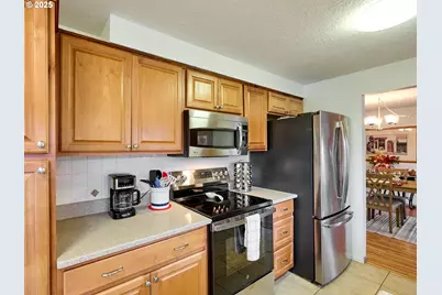 1944 Santiam Dr, Woodburn, OR 97071 - Photo 12