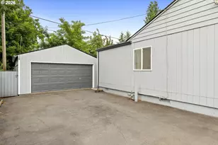 8325 NE Going Pl, Portland, OR 97220 - Photo 40