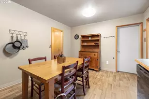 8325 NE Going Pl, Portland, OR 97220 - Photo 12
