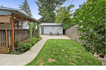 8325 NE Going Pl, Portland, OR 97220 - Photo 32