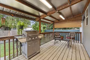 8325 NE Going Pl, Portland, OR 97220 - Photo 26