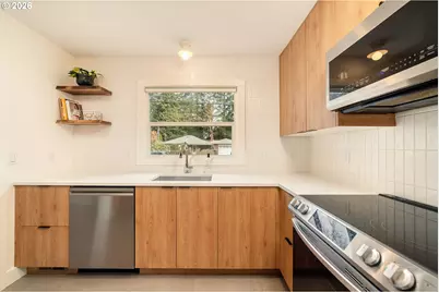 1317 NE 109th Ave, Portland, OR 97220 - Photo 6