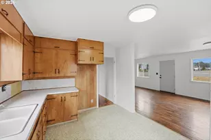 105 S 8th St, Lakeside, OR 97449 - Photo 8
