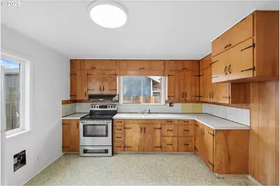 105 S 8th St, Lakeside, OR 97449 - Photo 6