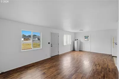 105 S 8th St, Lakeside, OR 97449 - Photo 4