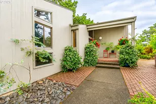1172 SE Hawthorne Dr, Roseburg, OR 97470 - Photo 2