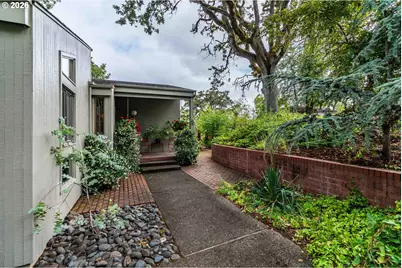 1172 SE Hawthorne Dr, Roseburg, OR 97470 - Photo 4