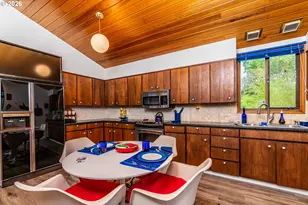 1172 SE Hawthorne Dr, Roseburg, OR 97470 - Photo 12