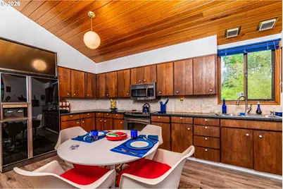 1172 SE Hawthorne Dr, Roseburg, OR 97470 - Photo 16