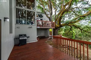 1172 SE Hawthorne Dr, Roseburg, OR 97470 - Photo 2