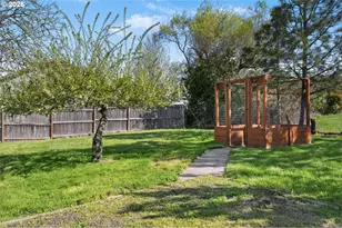 912 Ash St, Brownsville, OR 97327 - Photo 34