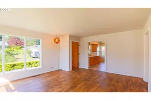 853 W 15th St, Coquille, OR 97423 - Photo 8
