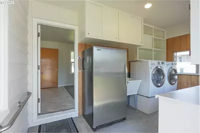 853 W 15th St, Coquille, OR 97423 - Photo 24
