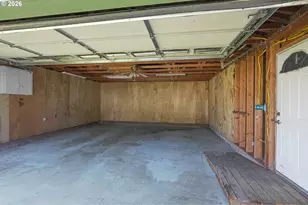 853 W 15th St, Coquille, OR 97423 - Photo 36