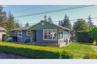 853 W 15th St, Coquille, OR 97423 - Photo 2