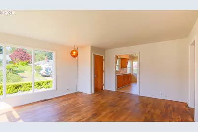 853 W 15th St, Coquille, OR 97423 - Photo 8