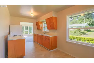 853 W 15th St, Coquille, OR 97423 - Photo 10