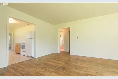 853 W 15th St, Coquille, OR 97423 - Photo 10
