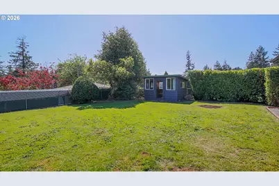 853 W 15th St, Coquille, OR 97423 - Photo 28