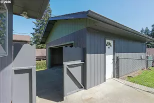 853 W 15th St, Coquille, OR 97423 - Photo 30