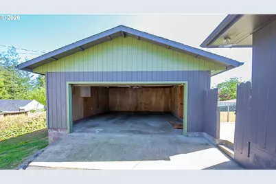 853 W 15th St, Coquille, OR 97423 - Photo 34
