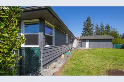 853 W 15th St, Coquille, OR 97423 - Photo 40