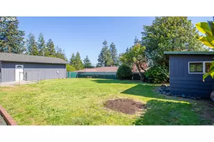 853 W 15th St, Coquille, OR 97423 - Photo 30