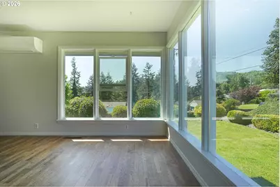 853 W 15th St, Coquille, OR 97423 - Photo 8