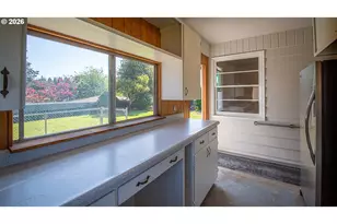 853 W 15th St, Coquille, OR 97423 - Photo 26